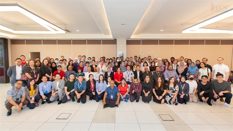 思特雅大學(xué)?？粕暾垪l件